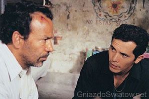 Vinicio i Bonilla rozmawiają w więzieniu