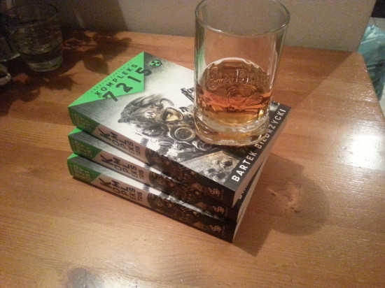 Egzemplarze autorkie powieści "Kompleks 7215"