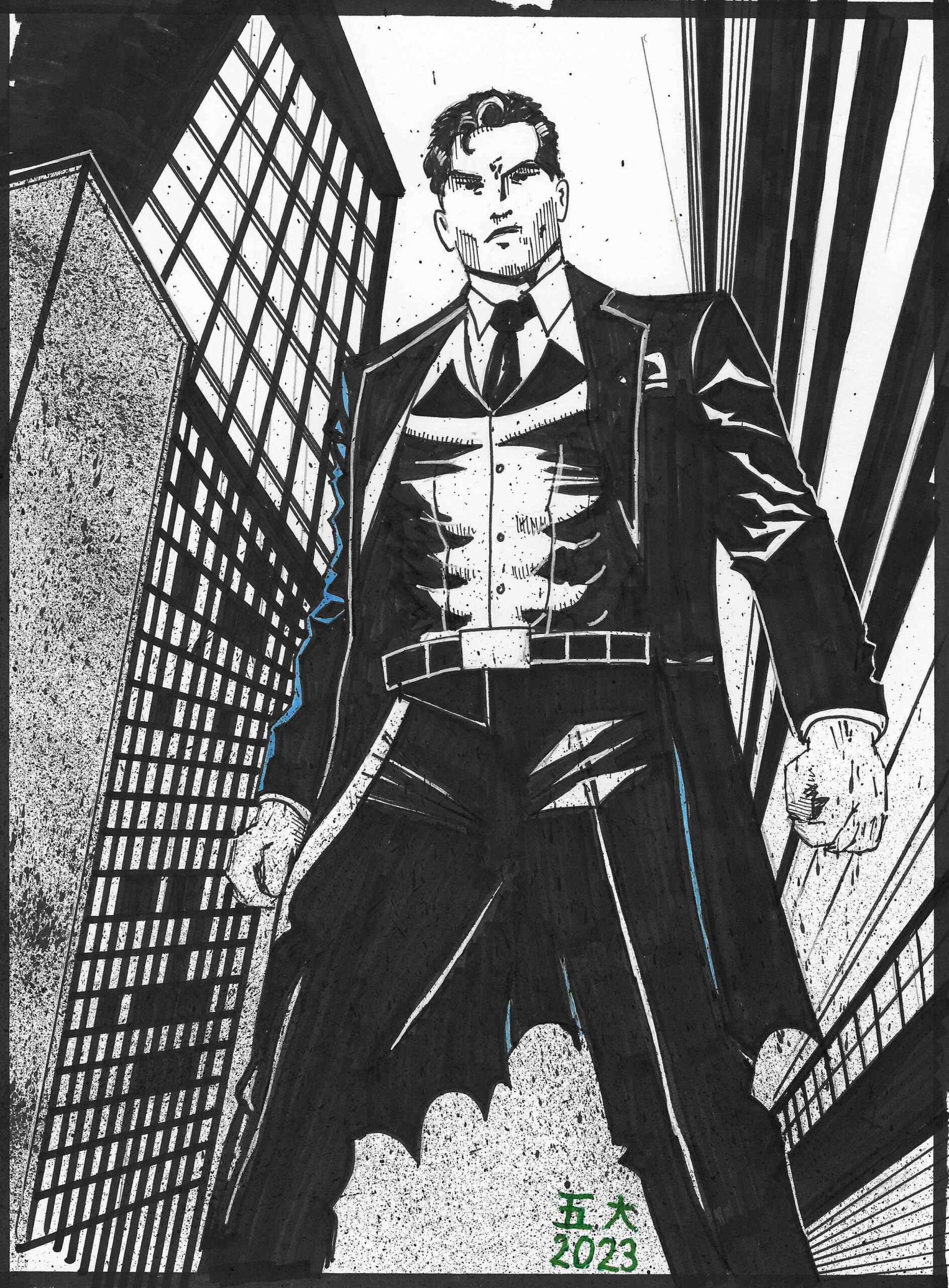 Grafika przedstawia fikcyjnego amerykańskiego multimilionera imieniem Bruce Wayne stojącego na ulicy, otoczonej przez wieżowce. Mężczyzna ma atletyczną budowę i ubrany jest w garnitur, którego niektóre elementy przypominają fragmenty stroju Batmana.